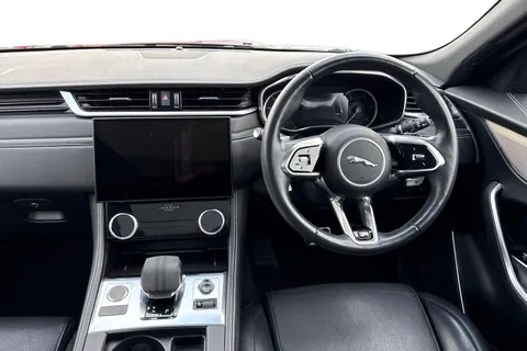 BP72MYY Jaguar F-Pace 2.0 D200 MHEV R-Dynamic Black Auto AWD Euro 6 (s/s) 5dr Thumbnail #18