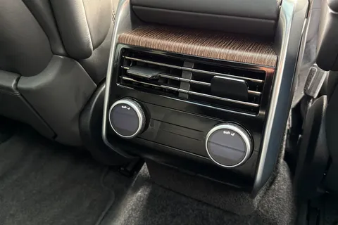 18 of 50 for Land Rover Range Rover 3.0 P550e 38.2kWh Autobiography SUV 5dr Petrol Plug-in Hybrid Auto 4WD Euro 6 (s/s) (550 ps)