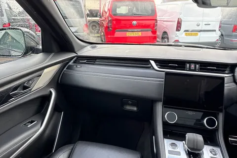 BP72MYY Jaguar F-Pace 2.0 D200 MHEV R-Dynamic Black Auto AWD Euro 6 (s/s) 5dr Thumbnail #20