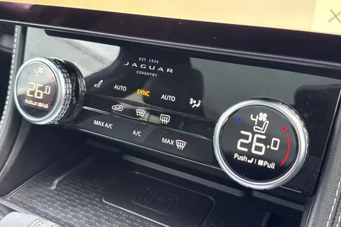 BP72MYY Jaguar F-Pace 2.0 D200 MHEV R-Dynamic Black Auto AWD Euro 6 (s/s) 5dr Thumbnail #22