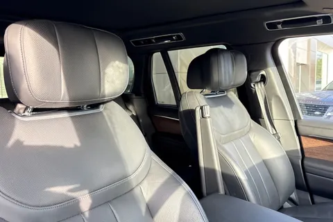 21 of 50 for Land Rover Range Rover 3.0 P550e 38.2kWh Autobiography SUV 5dr Petrol Plug-in Hybrid Auto 4WD Euro 6 (s/s) (550 ps)