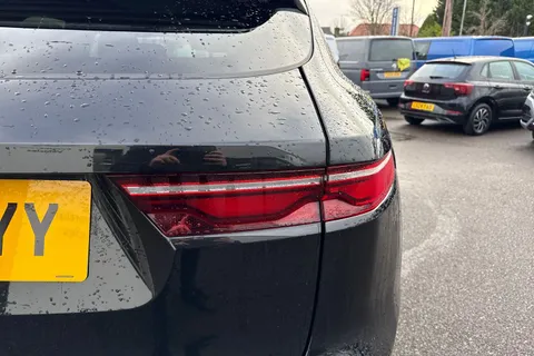 BP72MYY Jaguar F-Pace 2.0 D200 MHEV R-Dynamic Black Auto AWD Euro 6 (s/s) 5dr Thumbnail #26