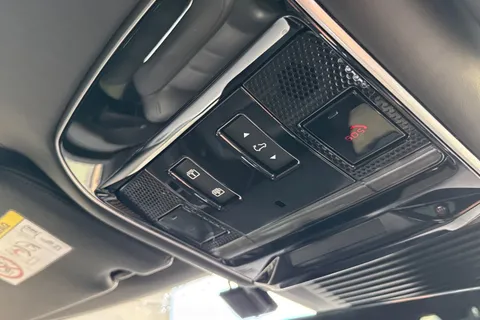 23 of 50 for Land Rover Range Rover 3.0 P550e 38.2kWh Autobiography SUV 5dr Petrol Plug-in Hybrid Auto 4WD Euro 6 (s/s) (550 ps)