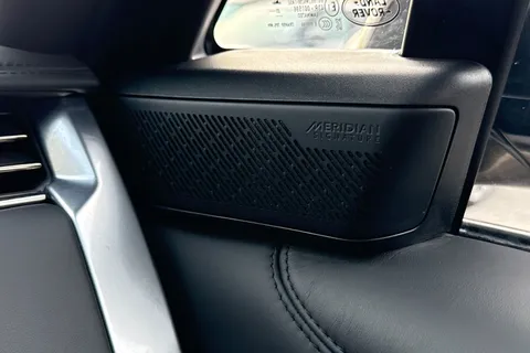 24 of 50 for Land Rover Range Rover 3.0 P550e 38.2kWh Autobiography SUV 5dr Petrol Plug-in Hybrid Auto 4WD Euro 6 (s/s) (550 ps)