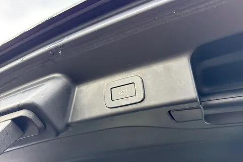 BP72MYY Jaguar F-Pace 2.0 D200 MHEV R-Dynamic Black Auto AWD Euro 6 (s/s) 5dr Thumbnail #28