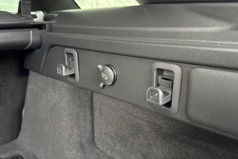 28 of 40 for Land Rover Range Rover Velar 2.0 D200 Dynamic SE 5dr