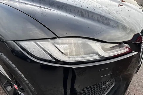 BP72MYY Jaguar F-Pace 2.0 D200 MHEV R-Dynamic Black Auto AWD Euro 6 (s/s) 5dr Thumbnail #31