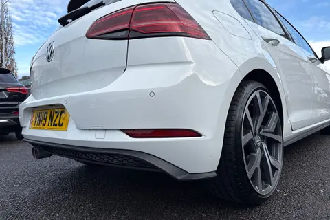 29 of 53 for Volkswagen Golf 2.0 TDI GTD DSG Euro 6 (s/s) 5dr
