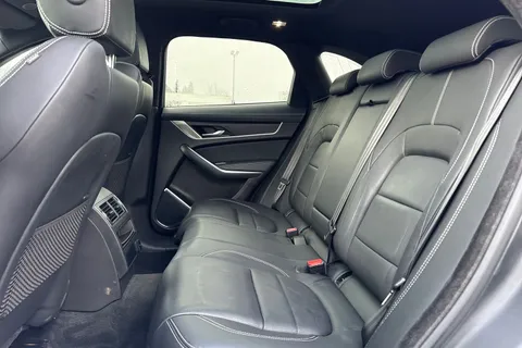 BP72MYY Jaguar F-Pace 2.0 D200 MHEV R-Dynamic Black Auto AWD Euro 6 (s/s) 5dr Thumbnail #35