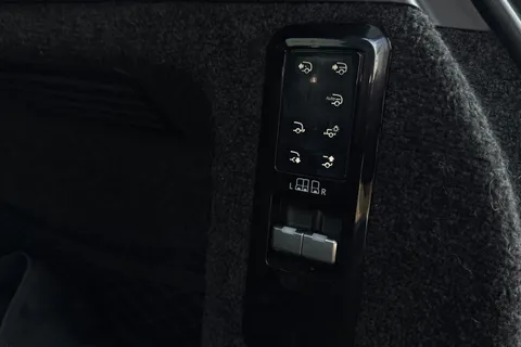 31 of 50 for Land Rover Range Rover 3.0 P550e 38.2kWh Autobiography SUV 5dr Petrol Plug-in Hybrid Auto 4WD Euro 6 (s/s) (550 ps)