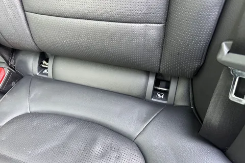 BP72MYY Jaguar F-Pace 2.0 D200 MHEV R-Dynamic Black Auto AWD Euro 6 (s/s) 5dr Thumbnail #36