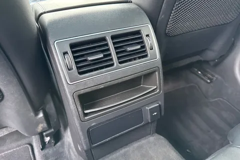 BP72MYY Jaguar F-Pace 2.0 D200 MHEV R-Dynamic Black Auto AWD Euro 6 (s/s) 5dr Thumbnail #37