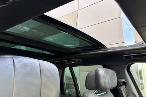 34 of 50 for Land Rover Range Rover 3.0 P550e 38.2kWh Autobiography SUV 5dr Petrol Plug-in Hybrid Auto 4WD Euro 6 (s/s) (550 ps)