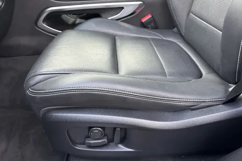 BP72MYY Jaguar F-Pace 2.0 D200 MHEV R-Dynamic Black Auto AWD Euro 6 (s/s) 5dr Thumbnail #39