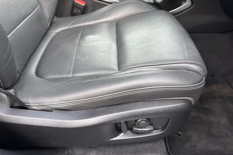 BP72MYY Jaguar F-Pace 2.0 D200 MHEV R-Dynamic Black Auto AWD Euro 6 (s/s) 5dr Thumbnail #40