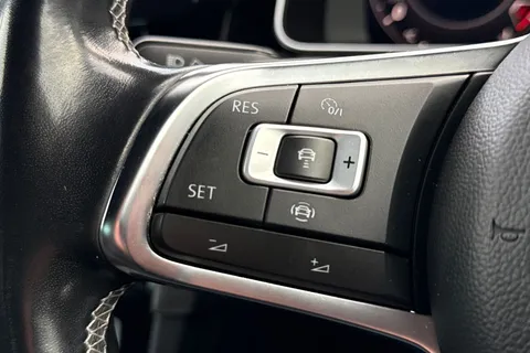 40 of 53 for Volkswagen Golf 2.0 TDI GTD DSG Euro 6 (s/s) 5dr