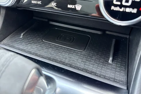 BP72MYY Jaguar F-Pace 2.0 D200 MHEV R-Dynamic Black Auto AWD Euro 6 (s/s) 5dr Thumbnail #42