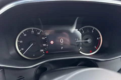 BP72MYY Jaguar F-Pace 2.0 D200 MHEV R-Dynamic Black Auto AWD Euro 6 (s/s) 5dr Thumbnail #45