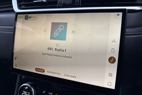 BP72MYY Jaguar F-Pace 2.0 D200 MHEV R-Dynamic Black Auto AWD Euro 6 (s/s) 5dr Thumbnail #50