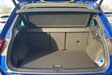 DF23CUV Volkswagen Tiguan 2.0 TSI 320 4Motion R 5dr DSG **PAN ROOF + WINTER PACK** Thumbnail #7