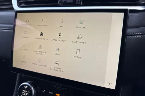 BP72MYY Jaguar F-Pace 2.0 D200 MHEV R-Dynamic Black Auto AWD Euro 6 (s/s) 5dr Thumbnail #52