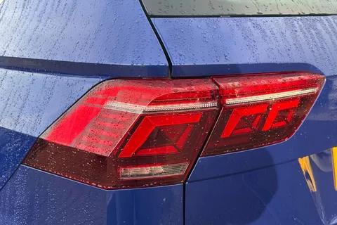 DF23CUV Volkswagen Tiguan 2.0 TSI 320 4Motion R 5dr DSG **PAN ROOF + WINTER PACK** Thumbnail #8