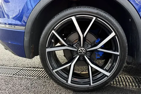 DF23CUV Volkswagen Tiguan 2.0 TSI 320 4Motion R 5dr DSG **PAN ROOF + WINTER PACK** Thumbnail #10