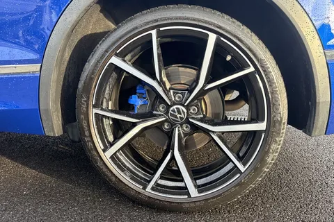 DF23CUV Volkswagen Tiguan 2.0 TSI 320 4Motion R 5dr DSG **PAN ROOF + WINTER PACK** Thumbnail #13