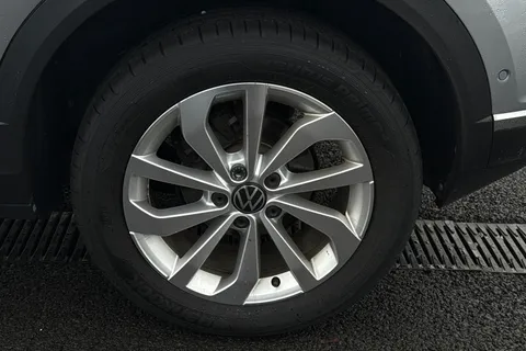 13 of 42 for VOLKSWAGEN T-ROC 1.5 TSI Style 5dr DSG