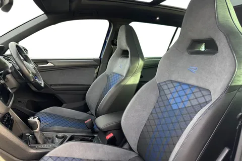 DF23CUV Volkswagen Tiguan 2.0 TSI 320 4Motion R 5dr DSG **PAN ROOF + WINTER PACK** Thumbnail #16