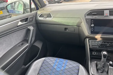 DF23CUV Volkswagen Tiguan 2.0 TSI 320 4Motion R 5dr DSG **PAN ROOF + WINTER PACK** Thumbnail #20