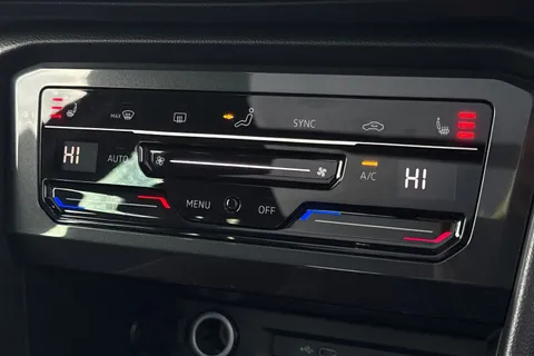 DF23CUV Volkswagen Tiguan 2.0 TSI 320 4Motion R 5dr DSG **PAN ROOF + WINTER PACK** Thumbnail #22