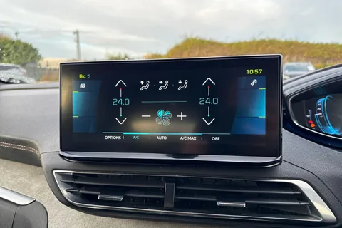 21 of 66 for PEUGEOT 3008 1.6 13.2kWh GT e-EAT Euro 6 (s/s) 5dr