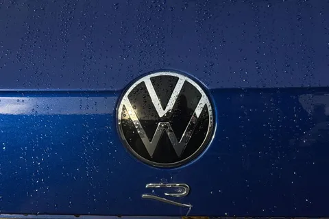 DF23CUV Volkswagen Tiguan 2.0 TSI 320 4Motion R 5dr DSG **PAN ROOF + WINTER PACK** Thumbnail #25