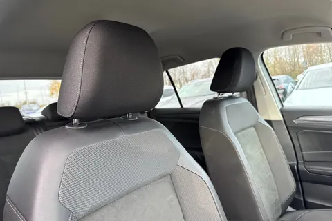 24 of 42 for VOLKSWAGEN T-ROC 1.5 TSI Style 5dr DSG