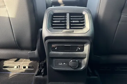 DF23CUV Volkswagen Tiguan 2.0 TSI 320 4Motion R 5dr DSG **PAN ROOF + WINTER PACK** Thumbnail #32