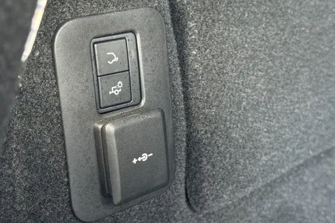 KR74EVF Land Rover Range Rover Evoque 2.0 D200 Dynamic SE 5dr Thumbnail #31