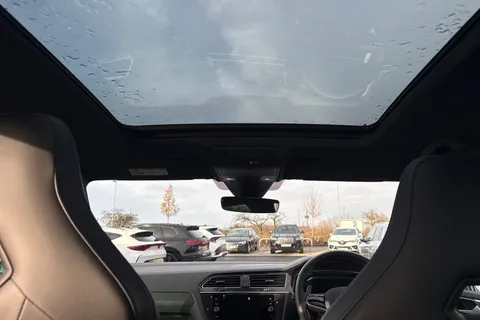 DF23CUV Volkswagen Tiguan 2.0 TSI 320 4Motion R 5dr DSG **PAN ROOF + WINTER PACK** Thumbnail #34