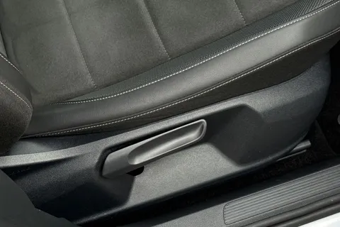 33 of 42 for VOLKSWAGEN T-ROC 1.5 TSI Style 5dr DSG