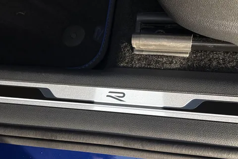 DF23CUV Volkswagen Tiguan 2.0 TSI 320 4Motion R 5dr DSG **PAN ROOF + WINTER PACK** Thumbnail #37