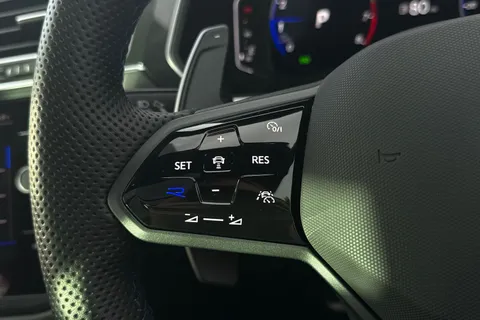 DF23CUV Volkswagen Tiguan 2.0 TSI 320 4Motion R 5dr DSG **PAN ROOF + WINTER PACK** Thumbnail #39