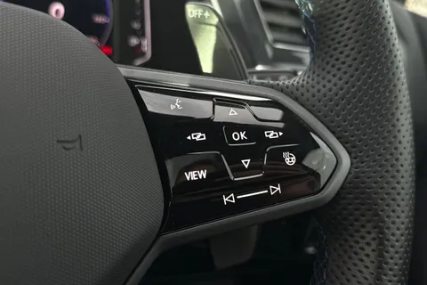 DF23CUV Volkswagen Tiguan 2.0 TSI 320 4Motion R 5dr DSG **PAN ROOF + WINTER PACK** Thumbnail #40