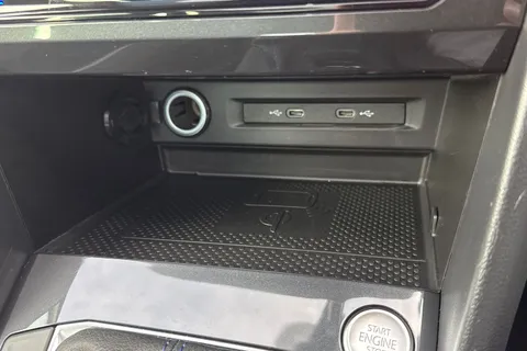 DF23CUV Volkswagen Tiguan 2.0 TSI 320 4Motion R 5dr DSG **PAN ROOF + WINTER PACK** Thumbnail #41