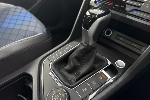 DF23CUV Volkswagen Tiguan 2.0 TSI 320 4Motion R 5dr DSG **PAN ROOF + WINTER PACK** Thumbnail #42