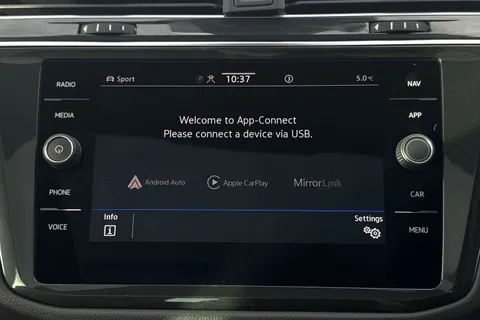 DF23CUV Volkswagen Tiguan 2.0 TSI 320 4Motion R 5dr DSG **PAN ROOF + WINTER PACK** Thumbnail #45