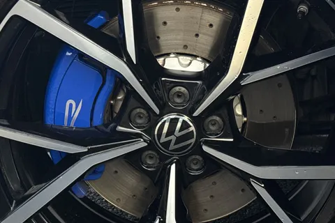 DF23CUV Volkswagen Tiguan 2.0 TSI 320 4Motion R 5dr DSG **PAN ROOF + WINTER PACK** Thumbnail #52