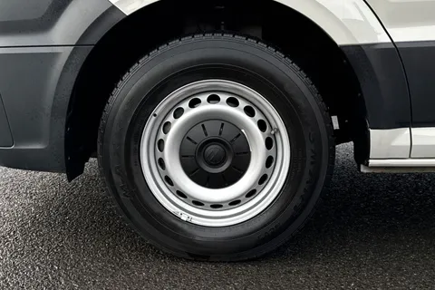 BV25SMO Volkswagen Crafter 2.0 TDI 140PS Commerce High Roof-Business Pack Thumbnail #12