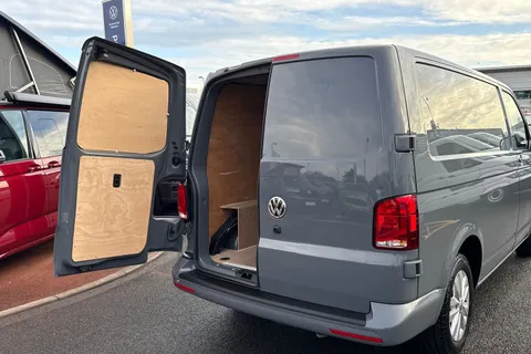 BG74JNK Volkswagen Transporter 2.0TDI 110ps T28 Highline BMT SWB-LED's Thumbnail #37