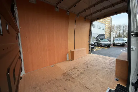 BV25SMO Volkswagen Crafter 2.0 TDI 140PS Commerce High Roof-Business Pack Thumbnail #42