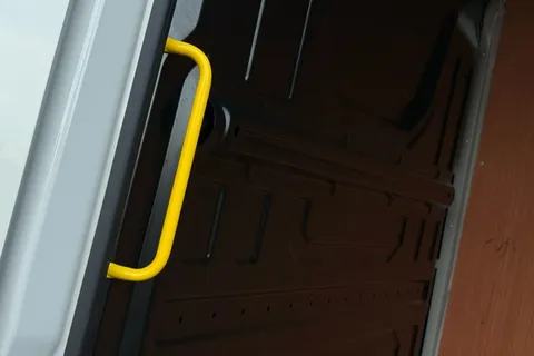 BV25SMO Volkswagen Crafter 2.0 TDI 140PS Commerce High Roof-Business Pack Thumbnail #45